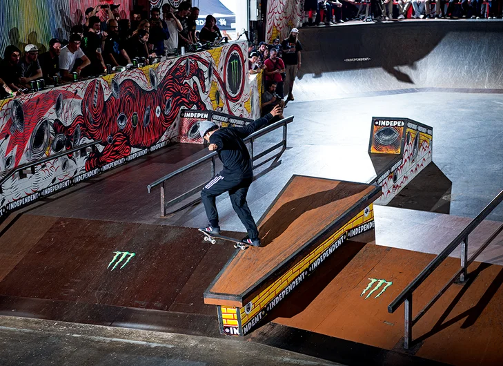 <!--pro18-finals-->

Felipe Gustavo Fakie Nosegrinds in what looks to be workout gear.

