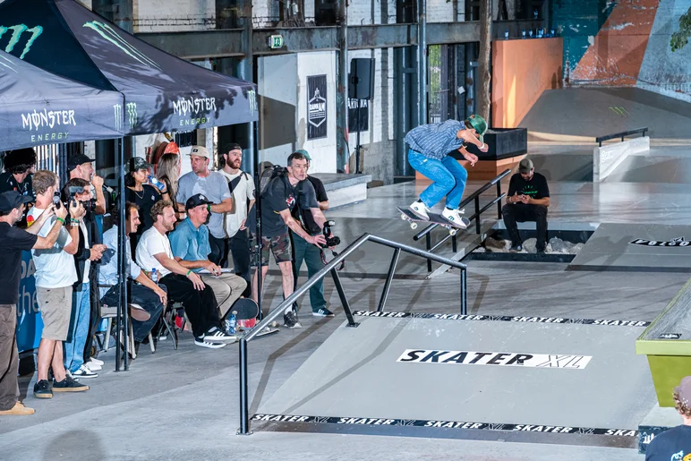 We live in an era where this is a second place trick. Liam LeFranc with a Kickflip Backside Lipslide Kickflip Out. Mind BLOWN


<!--damnamnetherlandsday2besttrick-->
