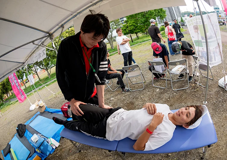 <!--dajapan18-day1-->

On site Physical Therapist, this is essential!