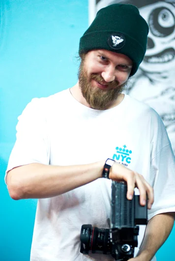 <!--am15-thursday-->

“Whenever a camera is pointed at me I go to default creepy face.” –Daniel Frank