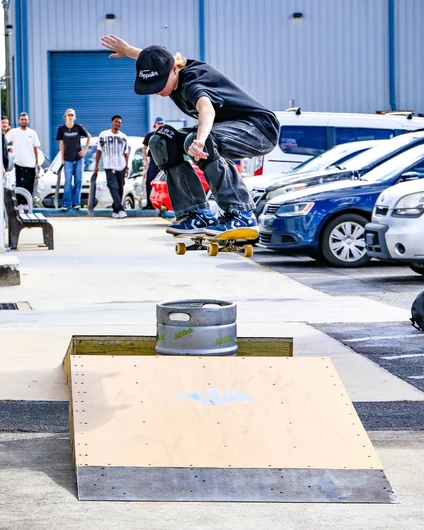 Karis cracks an Ollie over the Keg to get the session started.


<!--cigarcityjaialaiween2023-->