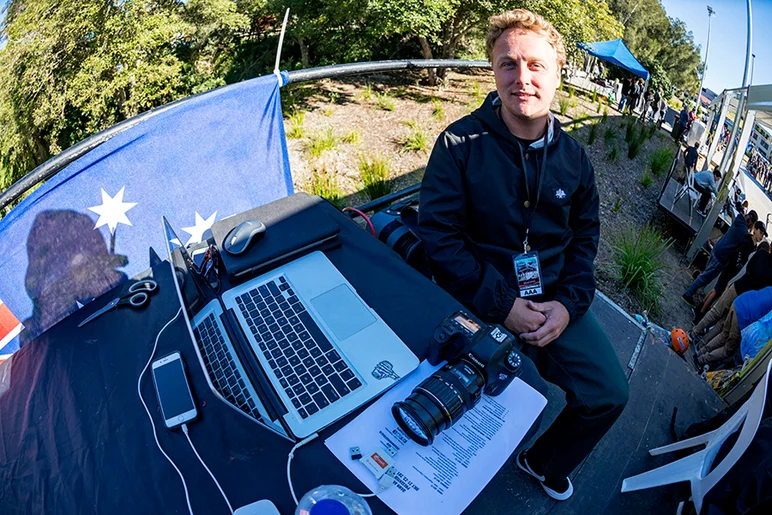 <!--daaus-qual-->

My photo Assistant/Assistant Photographer for the day, Derick “at a glance” Glancy.