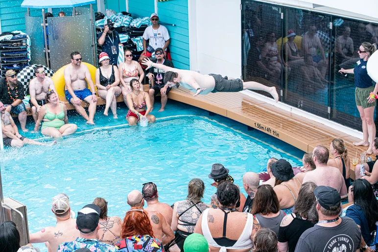 Fully pitted


<!--floggingmollycruise23-->