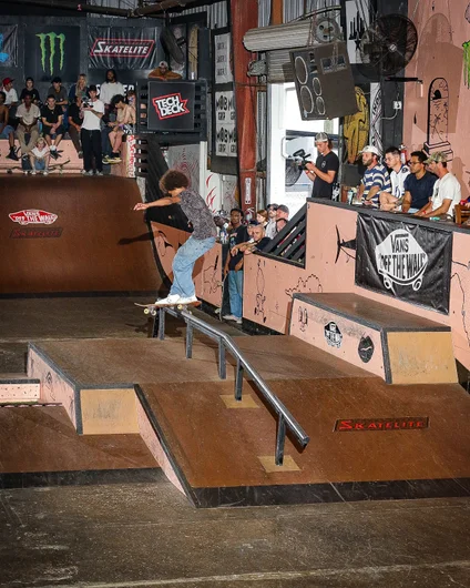 Zion Effs reppin' for Vice Crew with a Front Feeble

<!--clashofthecrews23finals-->