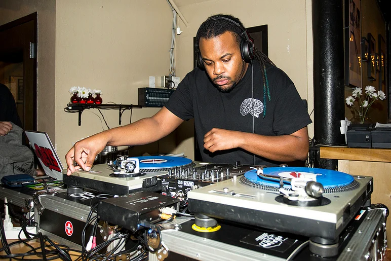 <!--pro16frinight-->

DJ Qeys always killing it!