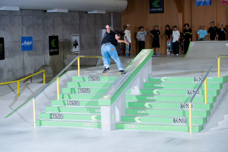 Taiyo bringing it backside into a nosegrind down the hubba. 


<!--damnamjapan2022finals-->