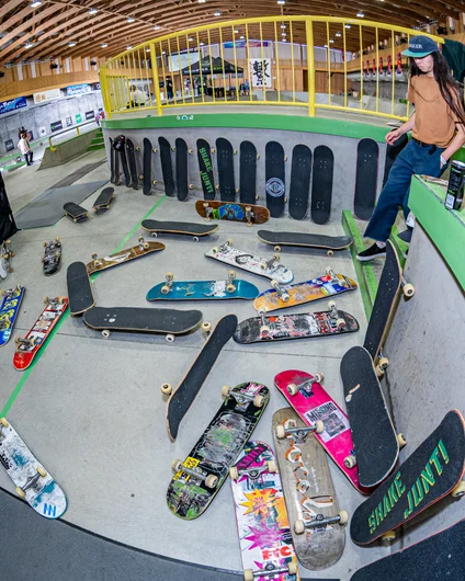 What is this a skateboard competition full of kids or somethin'!


<!--damnamjapan2023practice-->