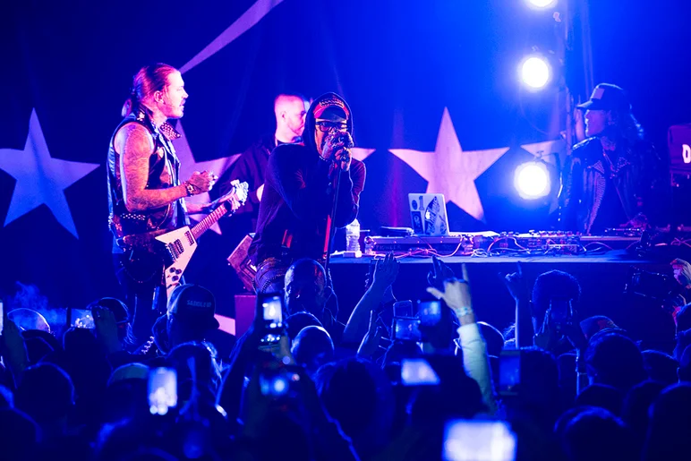 <!--pro16satnight-->

Ladies and gentlemen, Yelawolf!