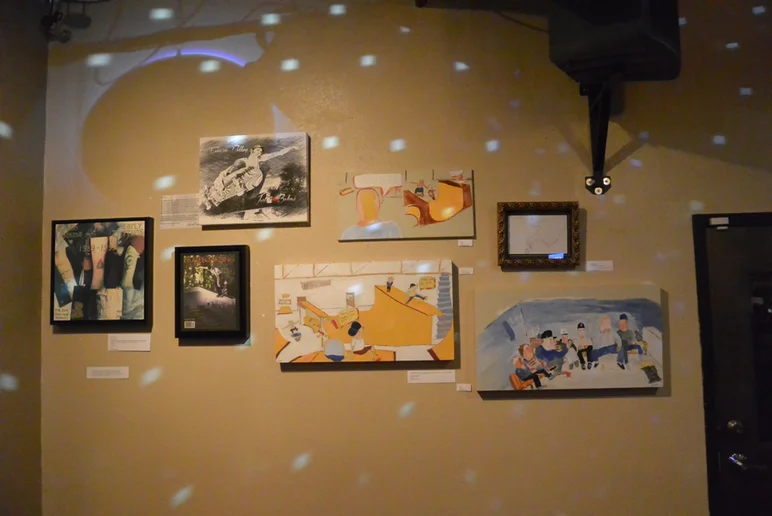 <!--bokmaartshow-->

A view of the art, stage wall right.