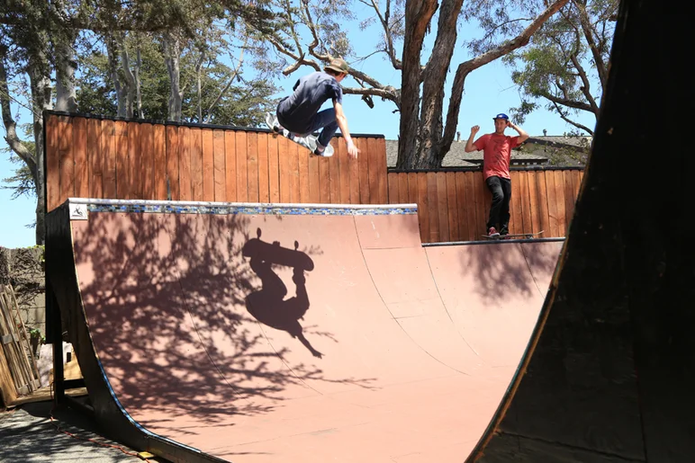 <!--agenda14-->

Hazard County skatepark’s right hand man, Eli Williams was ripping.



