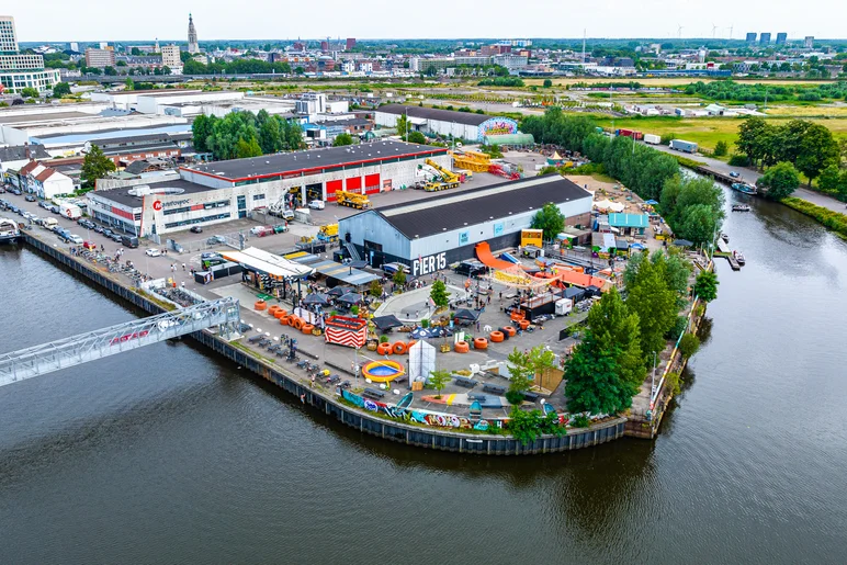 Look at this view! It's finals day in Breda at the beautiful Pier 15 Skatepark

<!--damnamnetherlandsday3-->