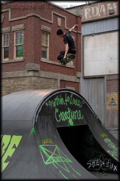 David Gravette Tuck Knee