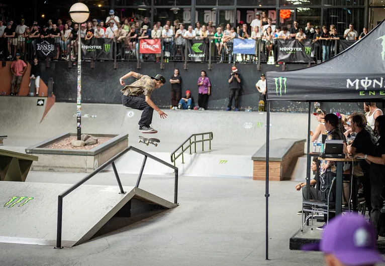 360 Flip Lip in a high presh sitch.

<!--damnambreda22finalsphotos-->