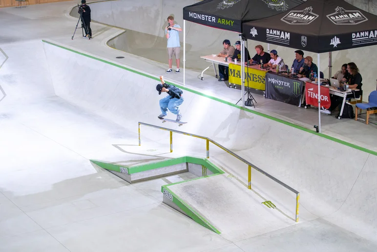 I love this angle of the a-frame rail. It's always cool to get the judge's reaction in the background. Kairi kickflip back lip for 'em
<!--damnamjapan2022finals-->