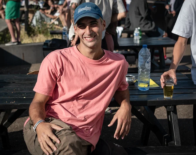 Matias takes a lil break under the sun before gettin’ after his final runs.

<!--damnambreda22finalsphotos-->