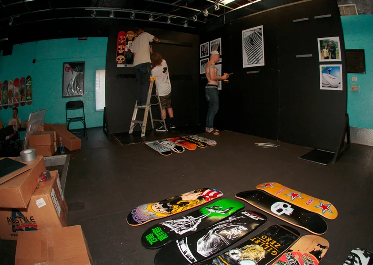 <!--zero-demo20-->

As part of their 20 year tour, they set up an art show showcasing the most memorable decks and photos from Zero’s 20 years. Jamie Thomas didn’t get here by sitting around, he takes charge and sets up the show in some comfortable footwear.