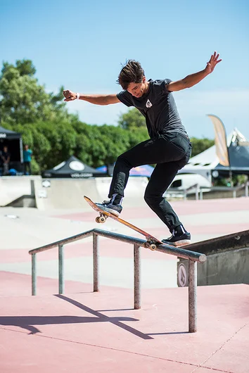 <!--daportsat-->

...and he got 8th place in the qualifiers with hammers like this front blunt. Killing it, Anthony.  That's it for Day 2.