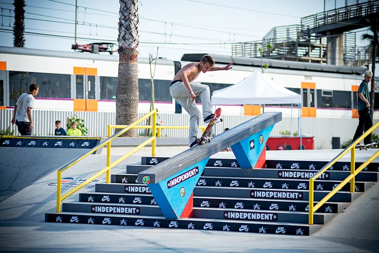 <!--dabarcy-quals-->

Chris Khan gives the train riders a little show with Front Blunt.
