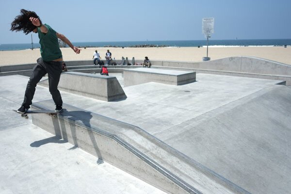 Porpe's got a scenic back tail at Venice Beach