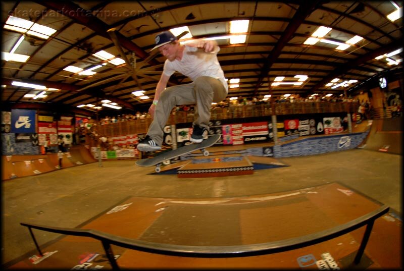 Dennis Busenitz - kickflip