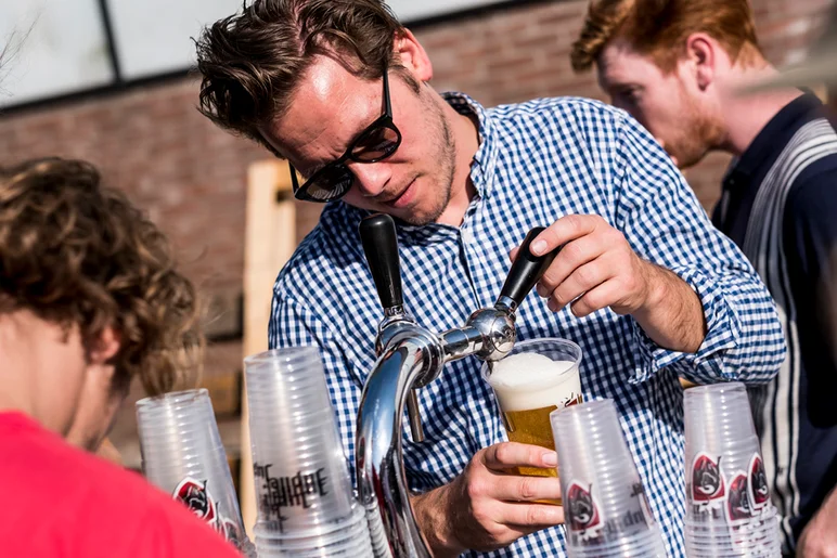 <!--daams17-finals-->

Eelco de Koning is doing the important stuff…