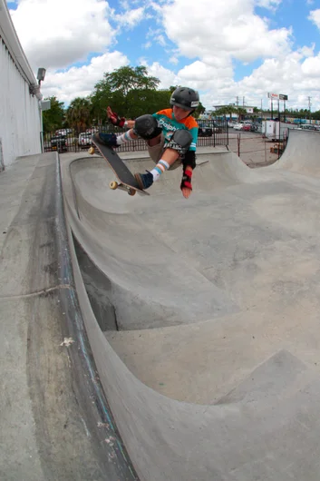 <!--sr16-->

Alex Loftus getting his session in on the concrete course. FS Ollie over the keyhole.