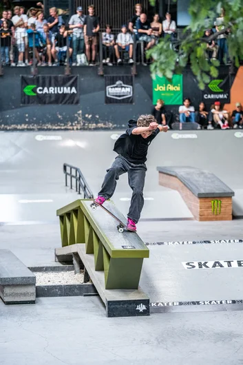 Back bunt fully on top of the hubba from Diego.

<!--damnamnetherlandsday3-->