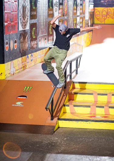 Ryan Decenzo gets Finals goin’ w/ a Switch 180 Nosegrind.
<!--sundaytampapro2021-->