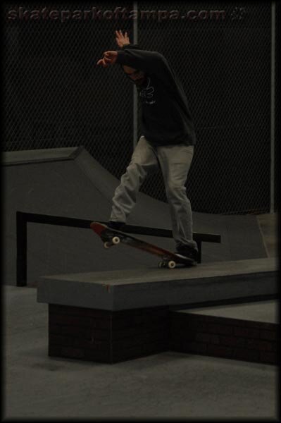 Erik Olsen - frontside 180 nosegrind