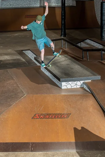 Peter back blunt to fakie 5-0 like a nut.

<!--polarvideopremier2022-->