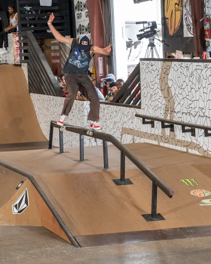 Jagger Eaton hopped in midday to get used to the new course. Back blunt every try across the center piece rail

<!--tampapro22fridaypractice-->