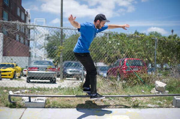 HiDefJoe's got a HiSpeedBoardslide