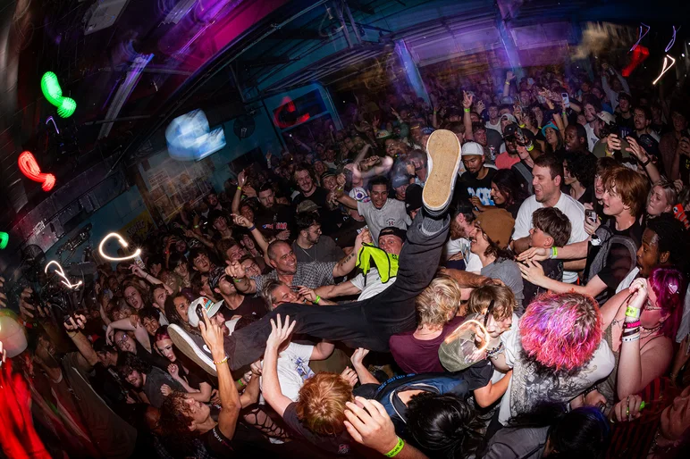 Brian Schaefer Crowd Surfing at Tampa Pro with BLP Kosher