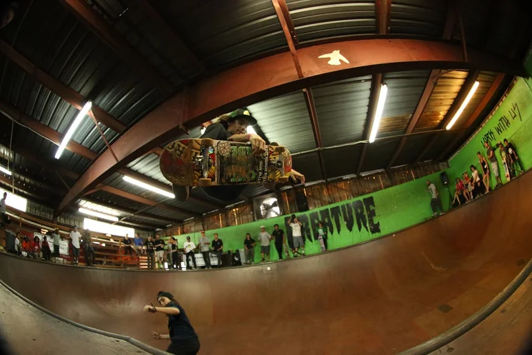 <!-- russpopevans -->

Alejandro flying over his homie Giancarlo.