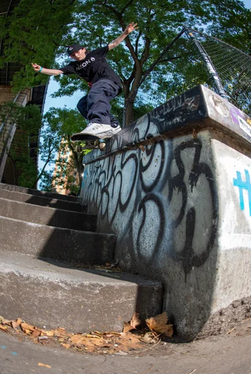 Lil’ homies got heart! Jake Brenier squeals a B/S Smith down the Hubba midday.

<!--damnamnyc2022day1-->