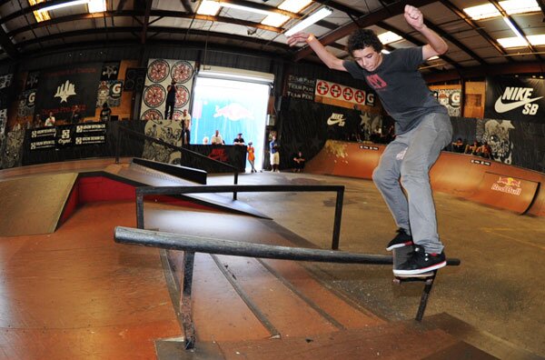 Alex Sperando - frontside hurricane to fakie