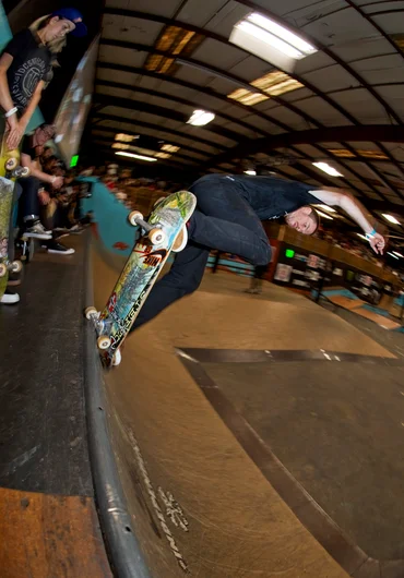 <!--am15sunday-->

Nate Greenwood, Alley-Oop Backside 180 Nosegrind.