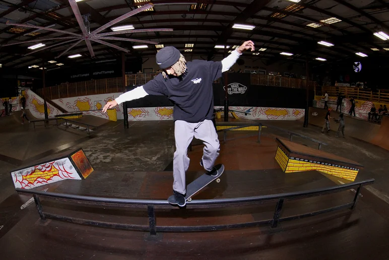 <!--cotc18photos-->

Malique Simpson - Front Crooks across the long bar.