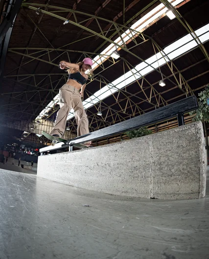 Master of all boardsports, Sterre Meijer has the Boardslide on lock!

<!--damnambreda22practice-->