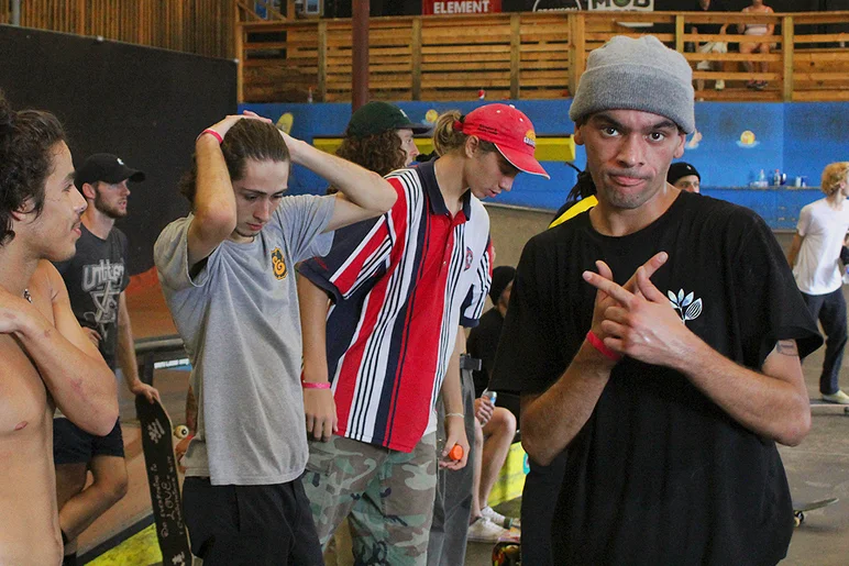 <!--btsb17-->

Maycon throwing up the signs before Sponsored announcements.