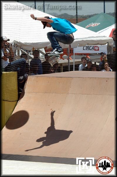 Robert Lopez - kickflip to flat