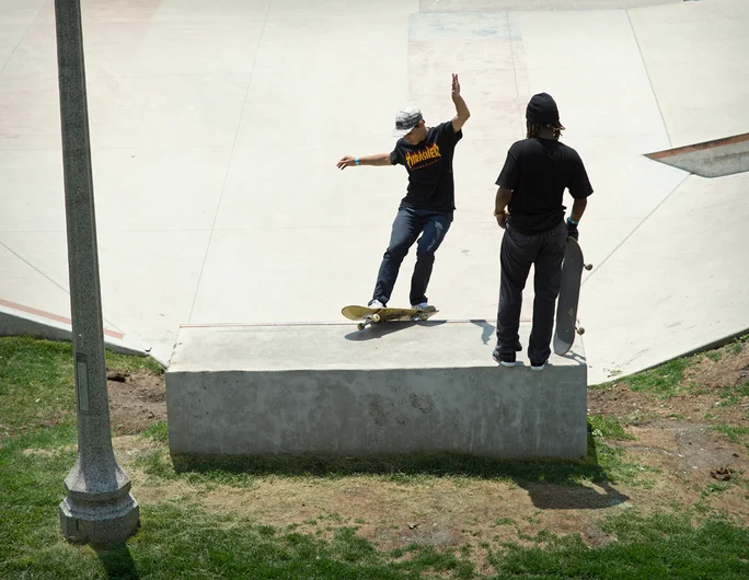 <!--dachi2015finals-->

I'm pretty sure this is Tyler Hunger doing a Frontside Feeble Grind. 