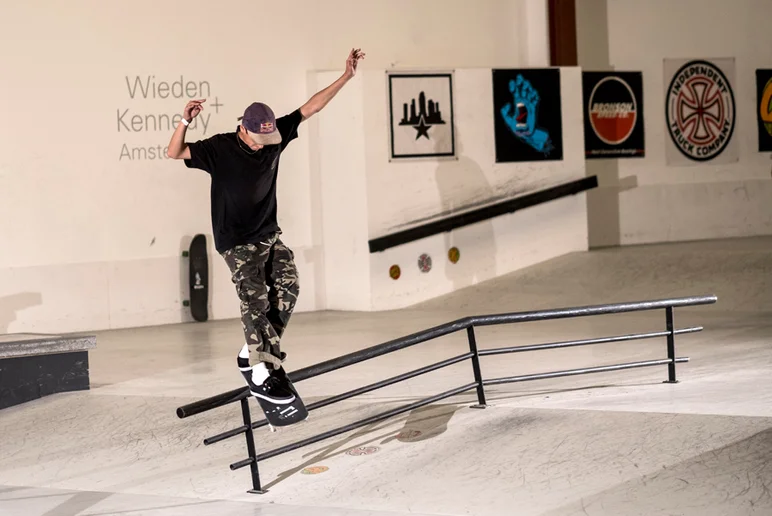 <!--daams17qual-->

Tim Debauche - Frontside Feeble