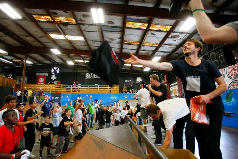 <!--soj17-->

Austyn Gillette and the Huf boys setting you up with a product toss!