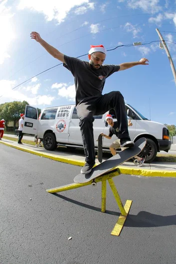 <!-- b4b2013dec -->

HiDefJoe got a solid pole jam, and Frank approves.