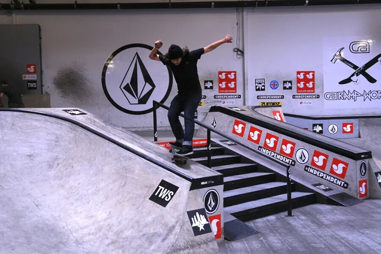 <!-- damnamvolcom14day2 -->

Franky Villani - Frontside Feeble