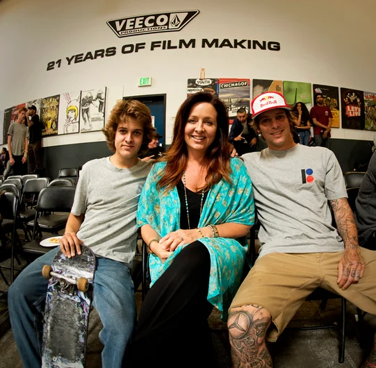 <!--dacm16-finals-->

Mama Shecks with her cubs.