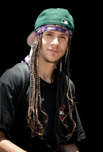 Is that a wig?! Extensions!? Or just a great head of hair?!?

<!--damnamla22finals-->