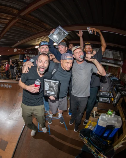 There are so many legends in this photo that my camera couldn't focus.

<!--ombj2022-->