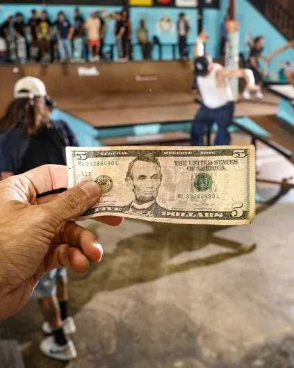 Who wants a fiver?

<!--curaleaf420-2024-->